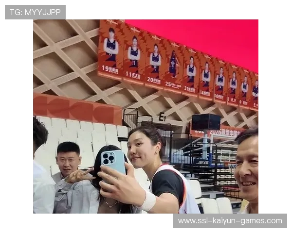 女篮姑娘用微笑面对挑战